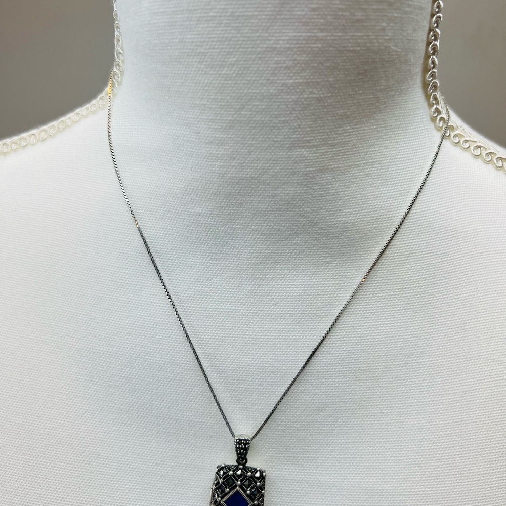 Sleek Silver Necklace with Deep Blue Pendant